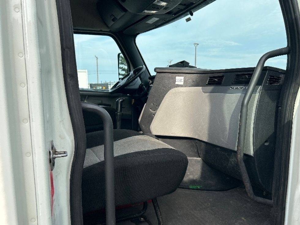 Day Cab Tractor-Heavy Duty Tractors-Freightliner-2020-T12664ST-Tulsa-OK-83,737\n\t\tmiles-$ 68,250 - Image 12