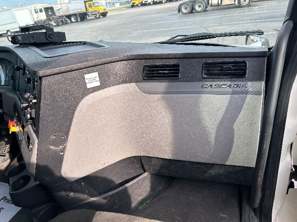 Day Cab Tractor-Heavy Duty Tractors-Freightliner-2020-T12664ST-Tulsa-OK-83,737\n\t\tmiles-$ 68,250 - Image 13