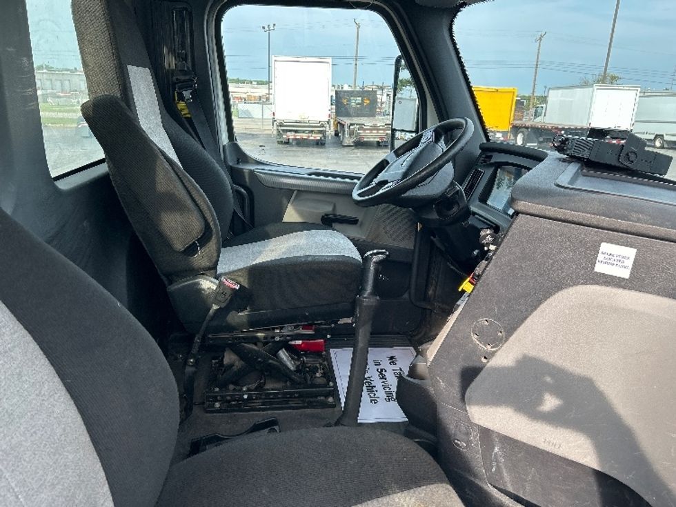 Day Cab Tractor-Heavy Duty Tractors-Freightliner-2020-T12664ST-Tulsa-OK-83,737\n\t\tmiles-$ 68,250 - Image 14