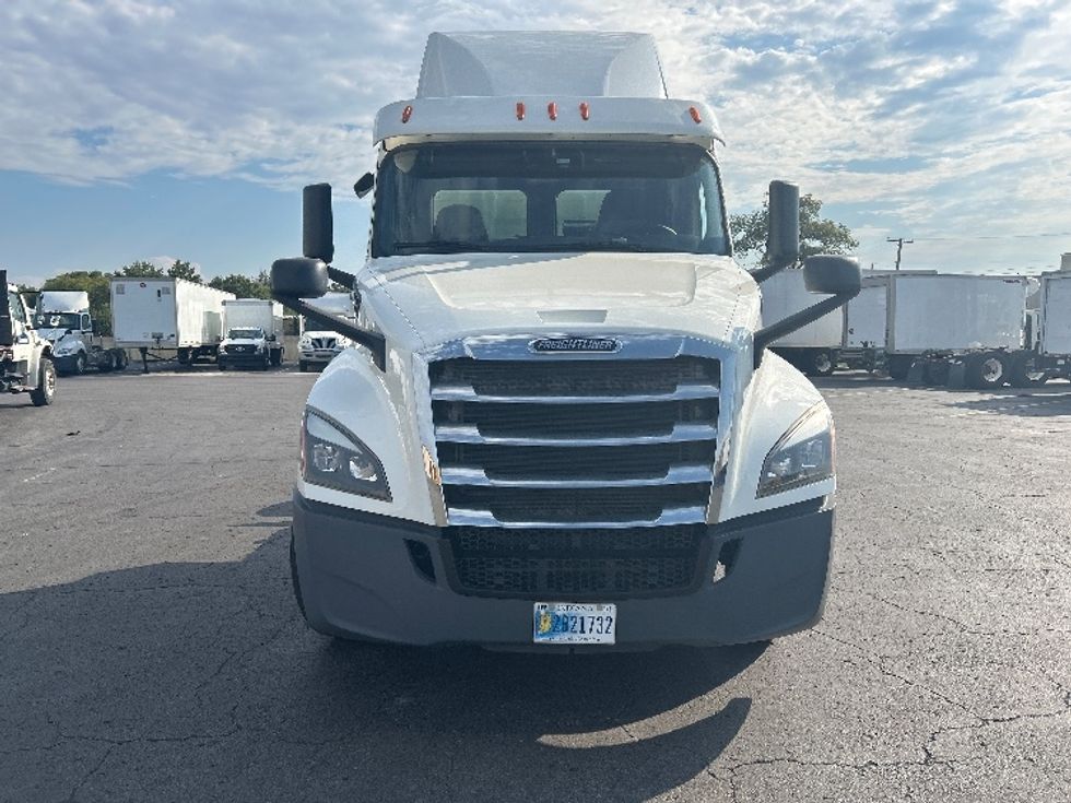 Day Cab Tractor-Heavy Duty Tractors-Freightliner-2020-T12664ST-Tulsa-OK-83,737\n\t\tmiles-$ 68,250 - Image 2