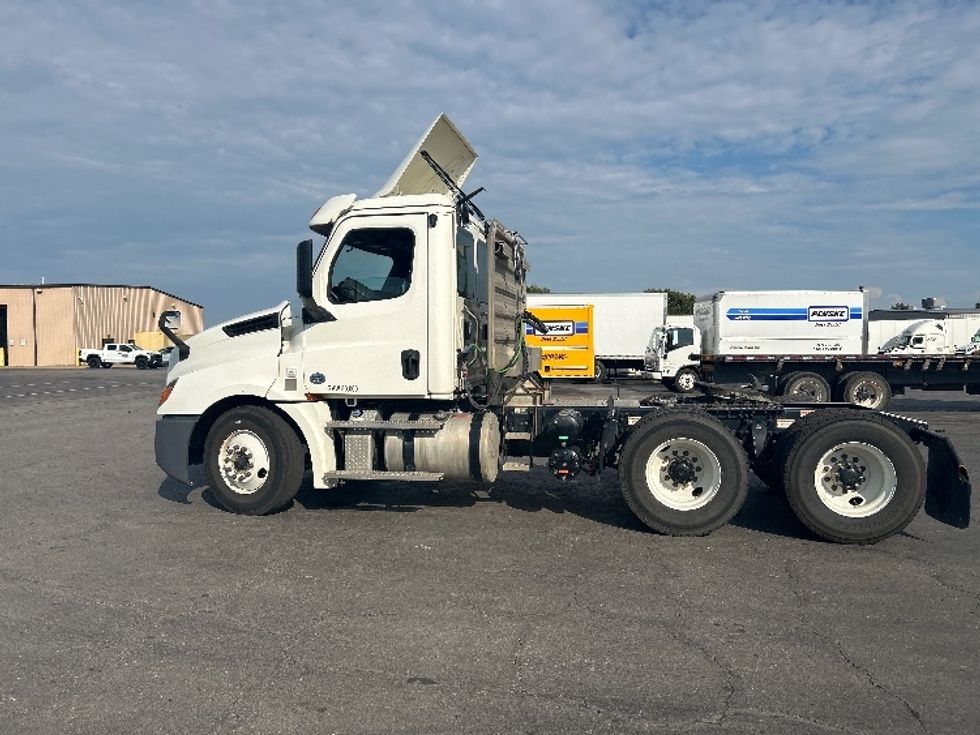 Day Cab Tractor-Heavy Duty Tractors-Freightliner-2020-T12664ST-Tulsa-OK-83,737\n\t\tmiles-$ 68,250 - Image 4