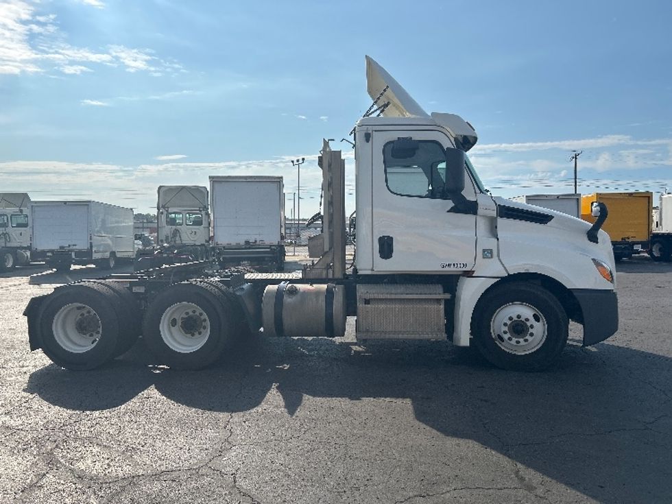 Day Cab Tractor-Heavy Duty Tractors-Freightliner-2020-T12664ST-Tulsa-OK-83,737\n\t\tmiles-$ 68,250 - Image 8