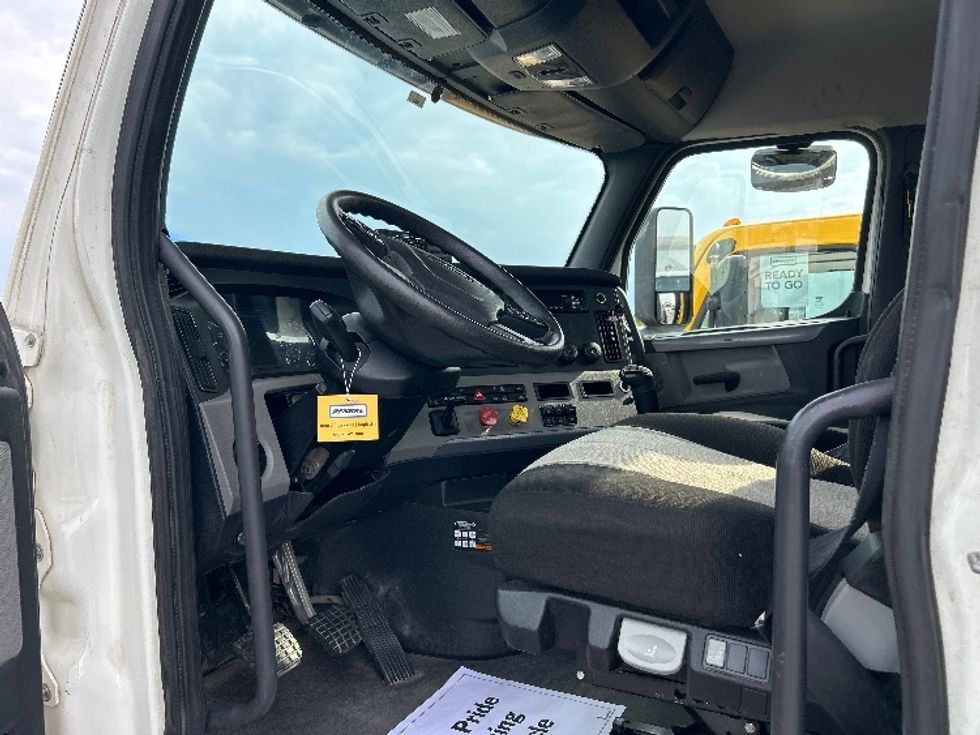 Day Cab Tractor-Heavy Duty Tractors-Freightliner-2020-T12664ST-Tulsa-OK-83,737\n\t\tmiles-$ 68,250 - Image 9