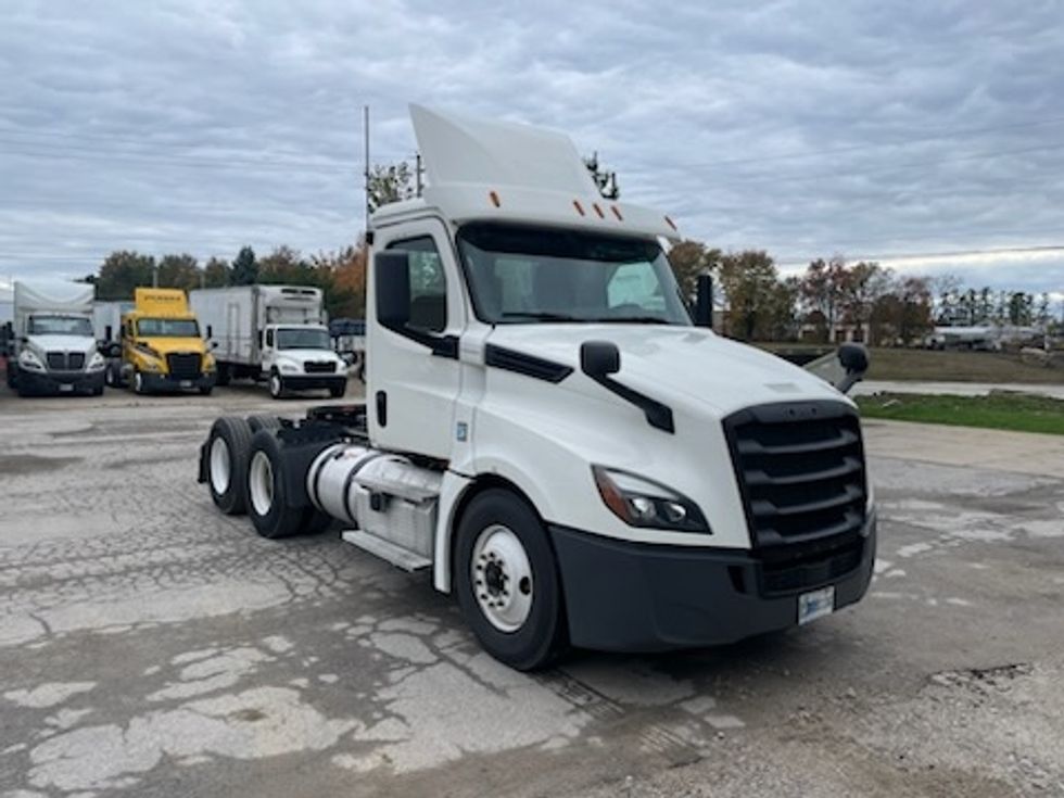 Day Cab Tractor-Heavy Duty Tractors-Freightliner-2020-T12664ST-Twinsburg-OH-531,954\n\t\tmiles-$ 38,250 - Image 1