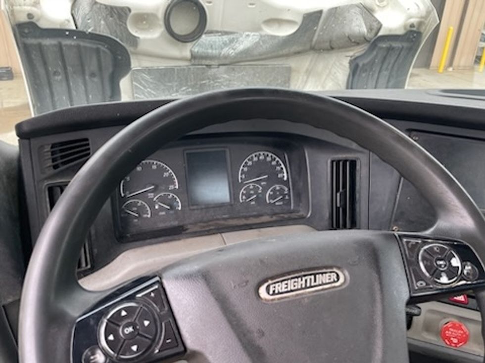 Day Cab Tractor-Heavy Duty Tractors-Freightliner-2020-T12664ST-Twinsburg-OH-531,954\n\t\tmiles-$ 38,250 - Image 11