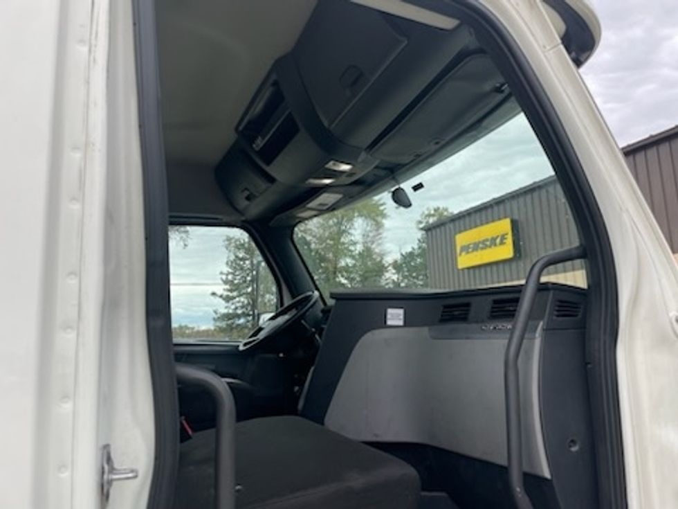 Day Cab Tractor-Heavy Duty Tractors-Freightliner-2020-T12664ST-Twinsburg-OH-531,954\n\t\tmiles-$ 38,250 - Image 12