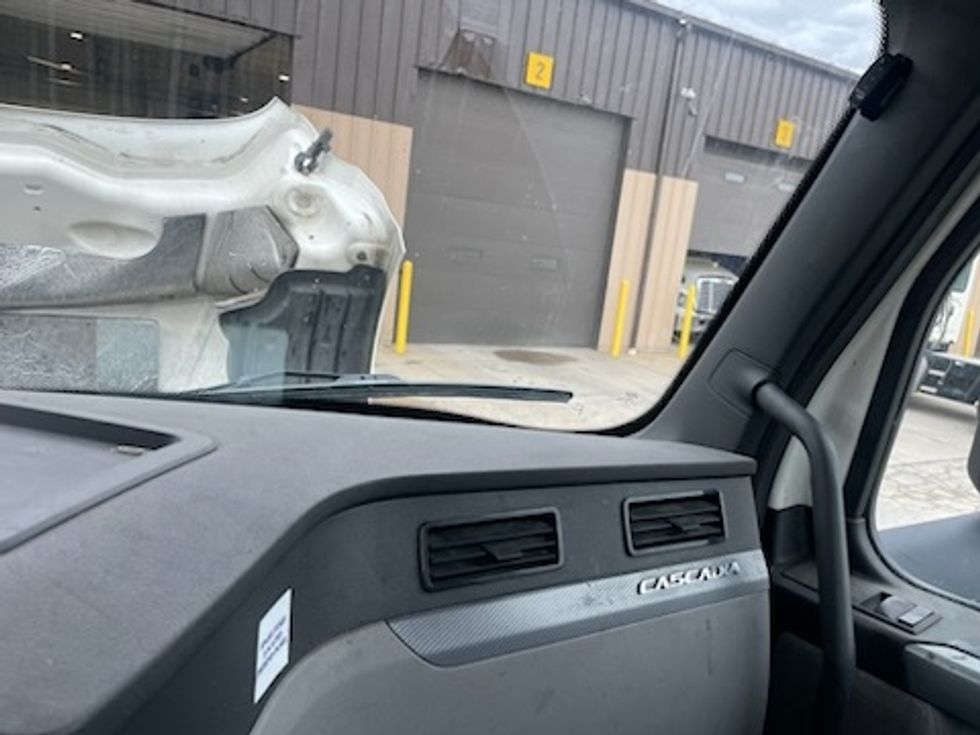 Day Cab Tractor-Heavy Duty Tractors-Freightliner-2020-T12664ST-Twinsburg-OH-531,954\n\t\tmiles-$ 38,250 - Image 13