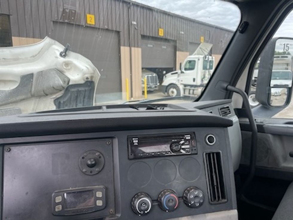 Day Cab Tractor-Heavy Duty Tractors-Freightliner-2020-T12664ST-Twinsburg-OH-531,954\n\t\tmiles-$ 38,250 - Image 14