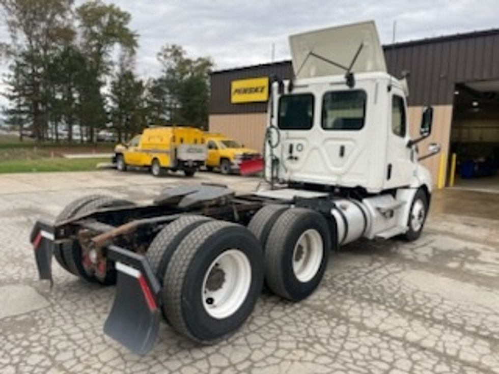 Day Cab Tractor-Heavy Duty Tractors-Freightliner-2020-T12664ST-Twinsburg-OH-531,954\n\t\tmiles-$ 38,250 - Image 7