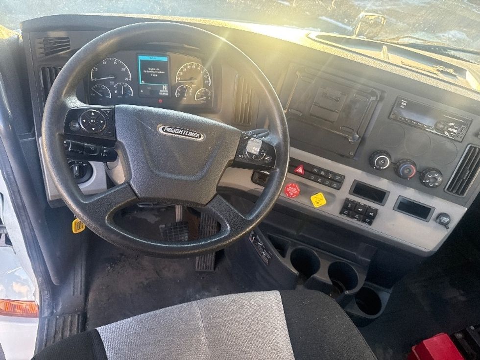 Day Cab Tractor-Heavy Duty Tractors-Freightliner-2020-T12664ST-Twinsburg-OH-613,485\n\t\tmiles-$ 32,000 - Image 11