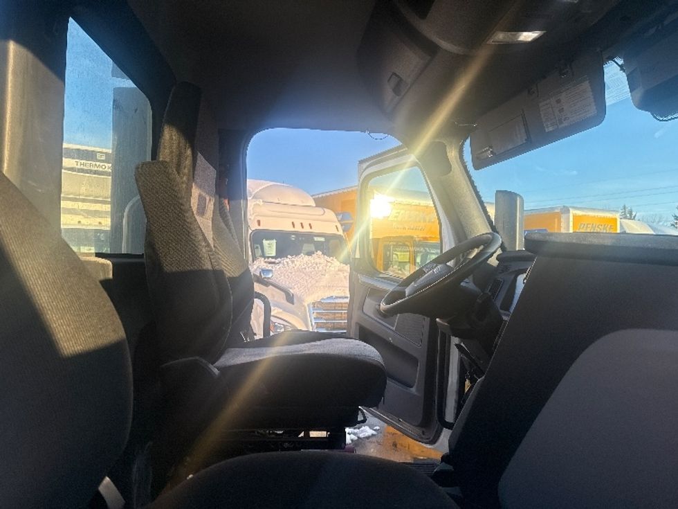 Day Cab Tractor-Heavy Duty Tractors-Freightliner-2020-T12664ST-Twinsburg-OH-613,485\n\t\tmiles-$ 32,000 - Image 14