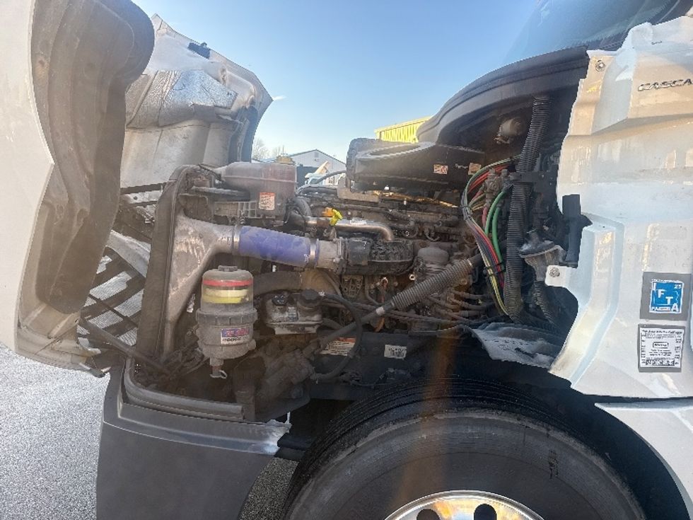 Day Cab Tractor-Heavy Duty Tractors-Freightliner-2020-T12664ST-Twinsburg-OH-613,485\n\t\tmiles-$ 32,000 - Image 16