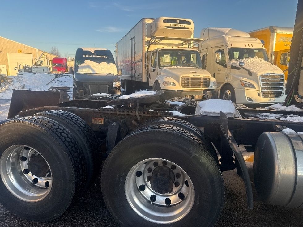 Day Cab Tractor-Heavy Duty Tractors-Freightliner-2020-T12664ST-Twinsburg-OH-613,485\n\t\tmiles-$ 32,000 - Image 17