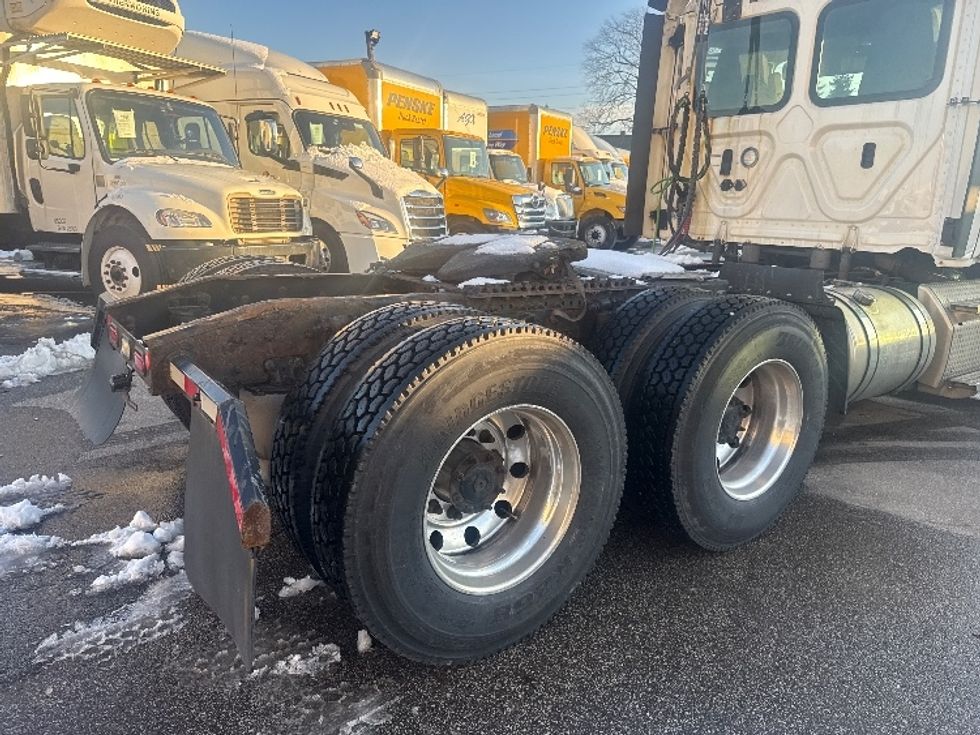 Day Cab Tractor-Heavy Duty Tractors-Freightliner-2020-T12664ST-Twinsburg-OH-613,485\n\t\tmiles-$ 32,000 - Image 18