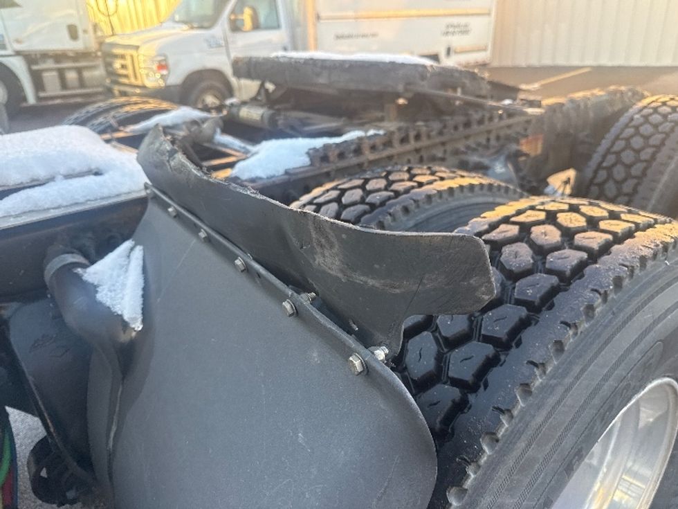 Day Cab Tractor-Heavy Duty Tractors-Freightliner-2020-T12664ST-Twinsburg-OH-613,485\n\t\tmiles-$ 32,000 - Image 20