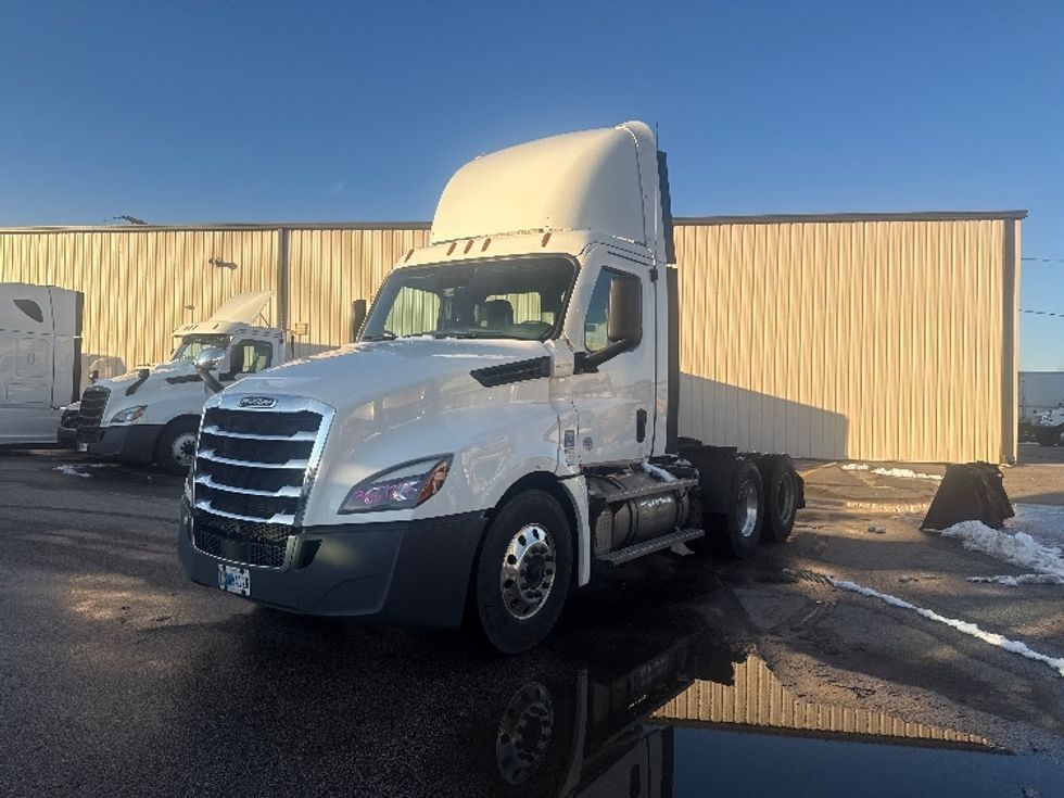 Day Cab Tractor-Heavy Duty Tractors-Freightliner-2020-T12664ST-Twinsburg-OH-613,485\n\t\tmiles-$ 32,000 - Image 3