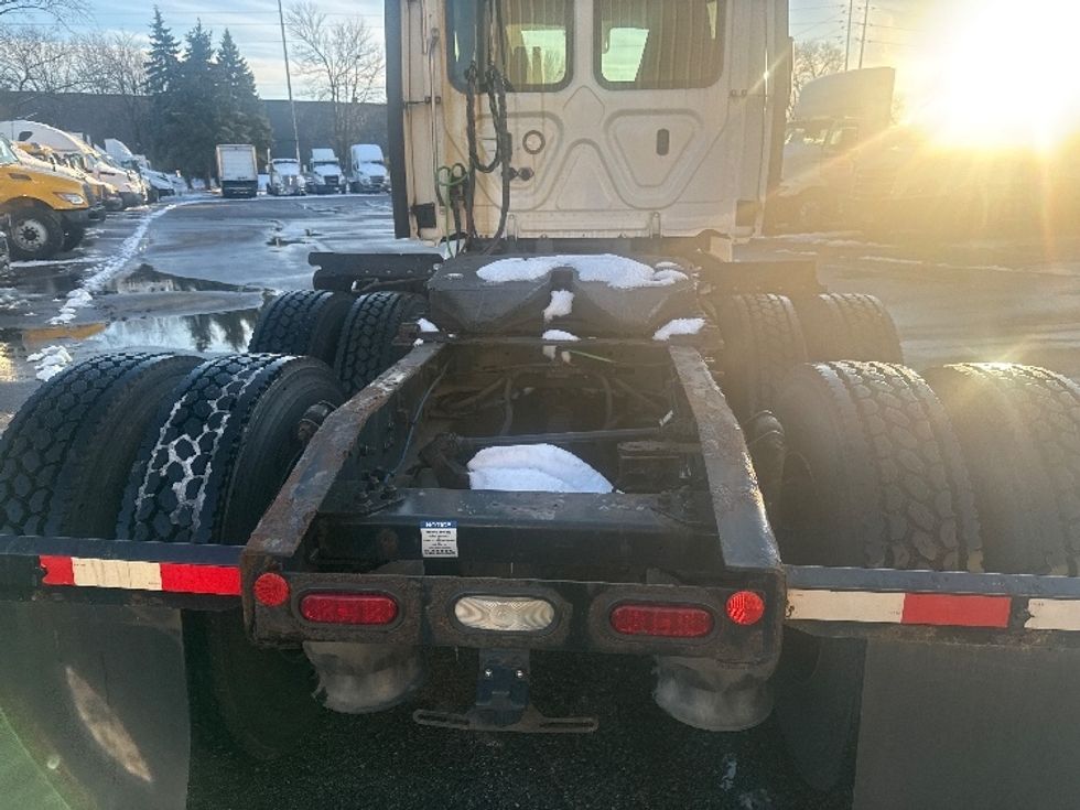 Day Cab Tractor-Heavy Duty Tractors-Freightliner-2020-T12664ST-Twinsburg-OH-613,485\n\t\tmiles-$ 32,000 - Image 6