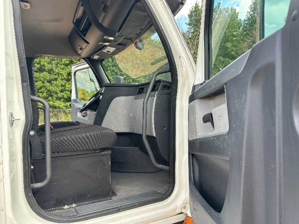 Day Cab Tractor-Heavy Duty Tractors-Freightliner-2020-T12664ST-Tyler-TX-334,654\n\t\tmiles-$ 59,250 - Image 12