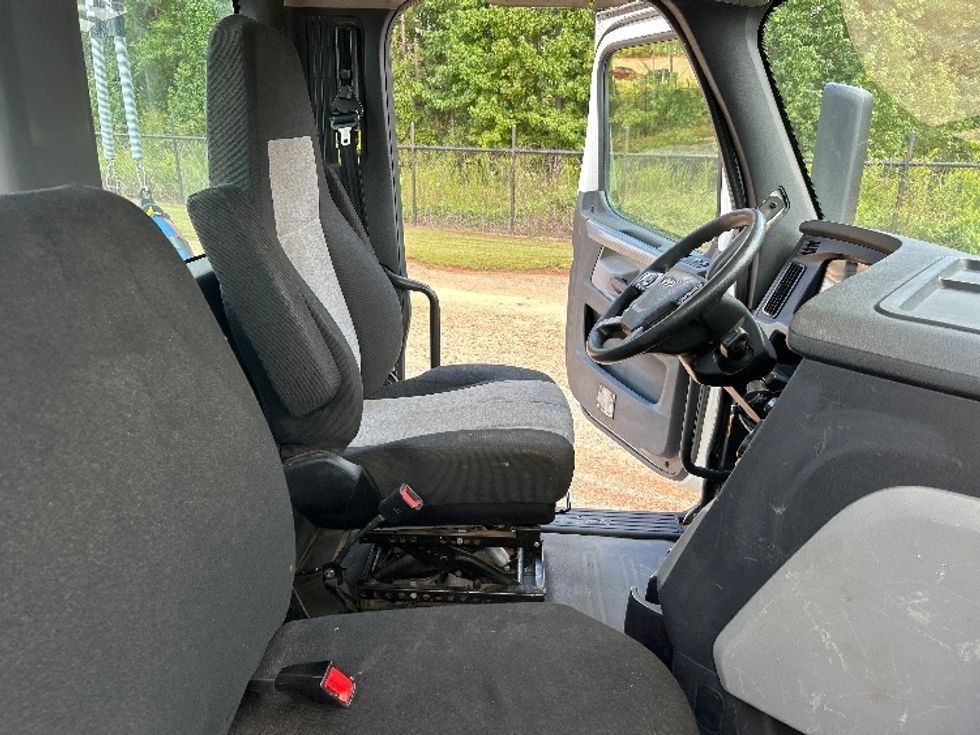 Day Cab Tractor-Heavy Duty Tractors-Freightliner-2020-T12664ST-Tyler-TX-334,654\n\t\tmiles-$ 59,250 - Image 14