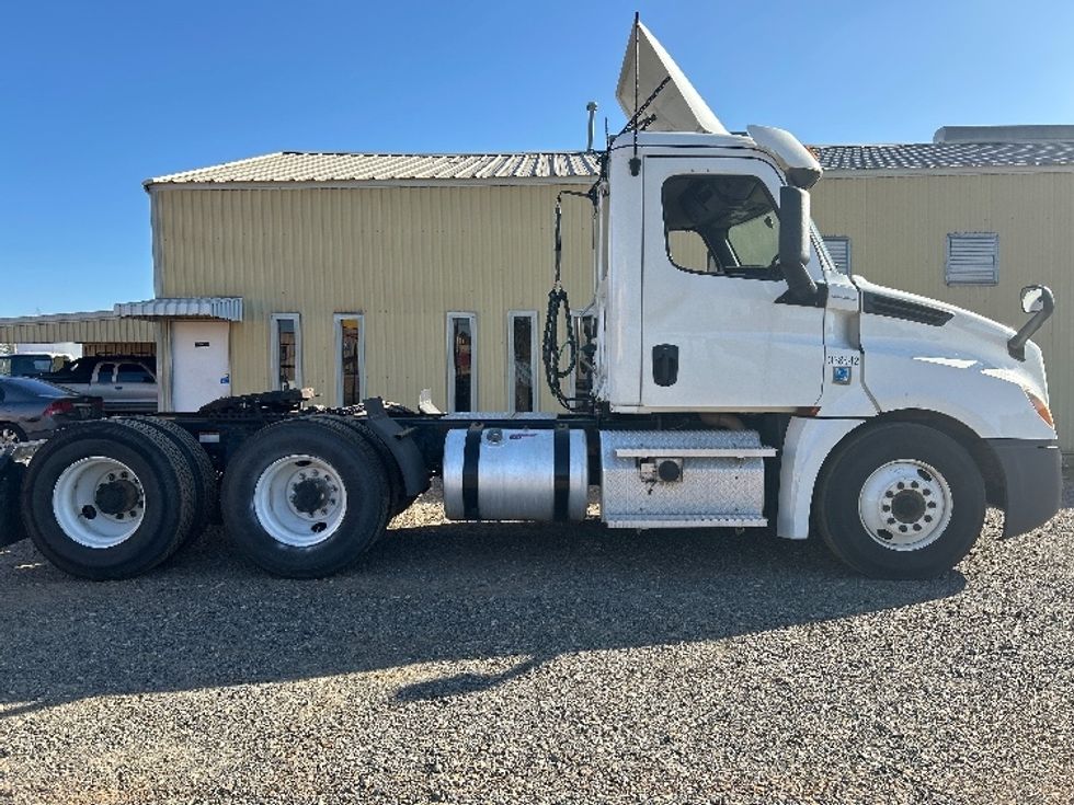 Day Cab Tractor-Heavy Duty Tractors-Freightliner-2020-T12664ST-Tyler-TX-368,753\n\t\tmiles-$ 56,250 - Image 8