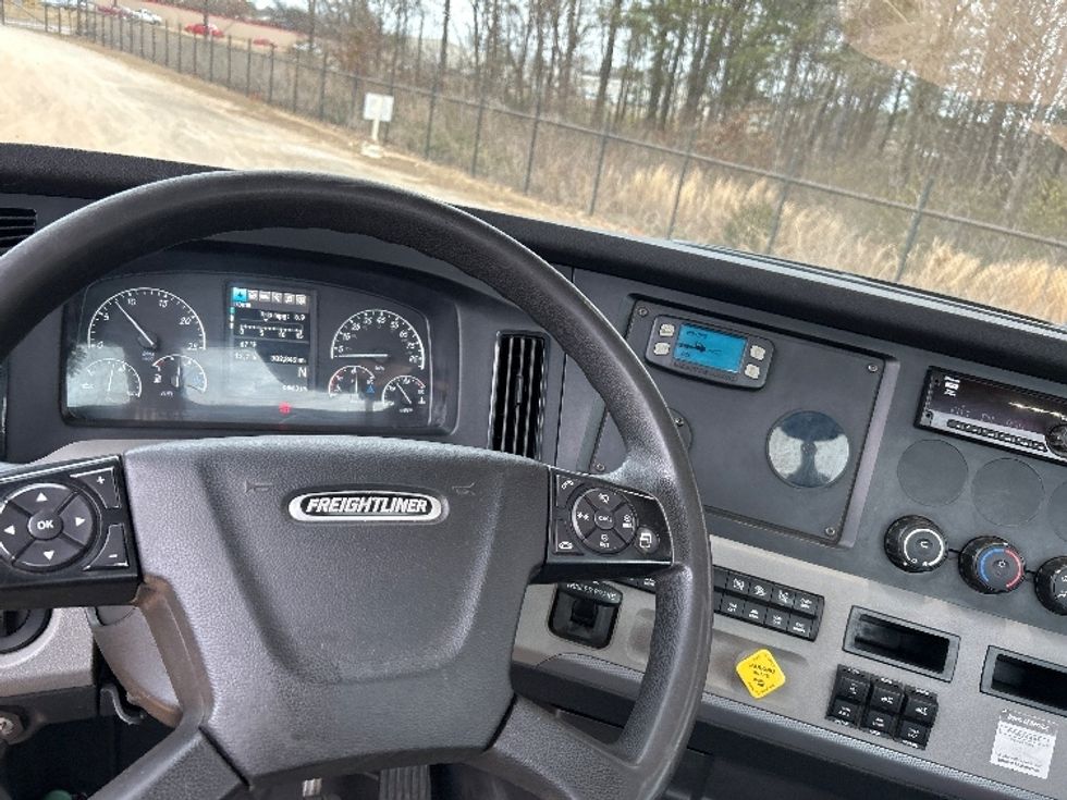 Day Cab Tractor-Heavy Duty Tractors-Freightliner-2020-T12664ST-Tyler-TX-383,799\n\t\tmiles-$ 54,250 - Image 11