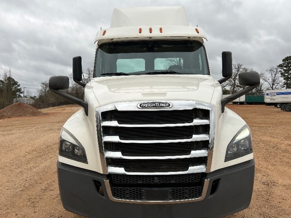 Day Cab Tractor-Heavy Duty Tractors-Freightliner-2020-T12664ST-Tyler-TX-383,799\n\t\tmiles-$ 54,250 - Image 2