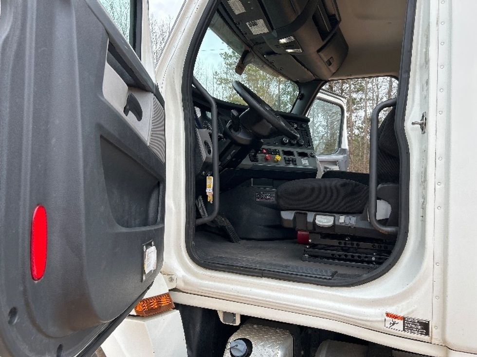 Day Cab Tractor-Heavy Duty Tractors-Freightliner-2020-T12664ST-Tyler-TX-383,799\n\t\tmiles-$ 54,250 - Image 9