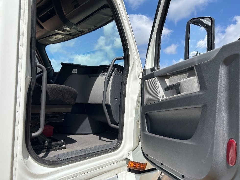 Day Cab Tractor-Heavy Duty Tractors-Freightliner-2020-T12664ST-Tyler-TX-489,886\n\t\tmiles-$ 46,750 - Image 11