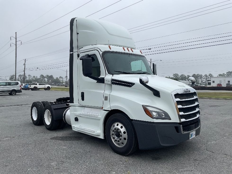 Day Cab Tractor-Heavy Duty Tractors-Freightliner-2020-T12664ST-Valdosta-GA-614,948\n\t\tmiles-$ 34,500 - Image 1
