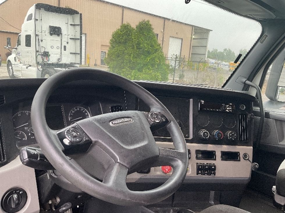 Day Cab Tractor-Heavy Duty Tractors-Freightliner-2020-T12664ST-Valdosta-GA-614,948\n\t\tmiles-$ 34,500 - Image 10