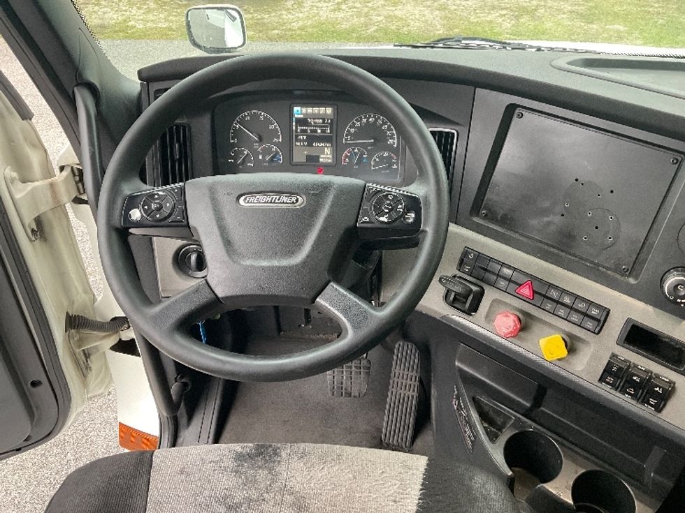 Day Cab Tractor-Heavy Duty Tractors-Freightliner-2020-T12664ST-Valdosta-GA-614,948\n\t\tmiles-$ 34,500 - Image 11