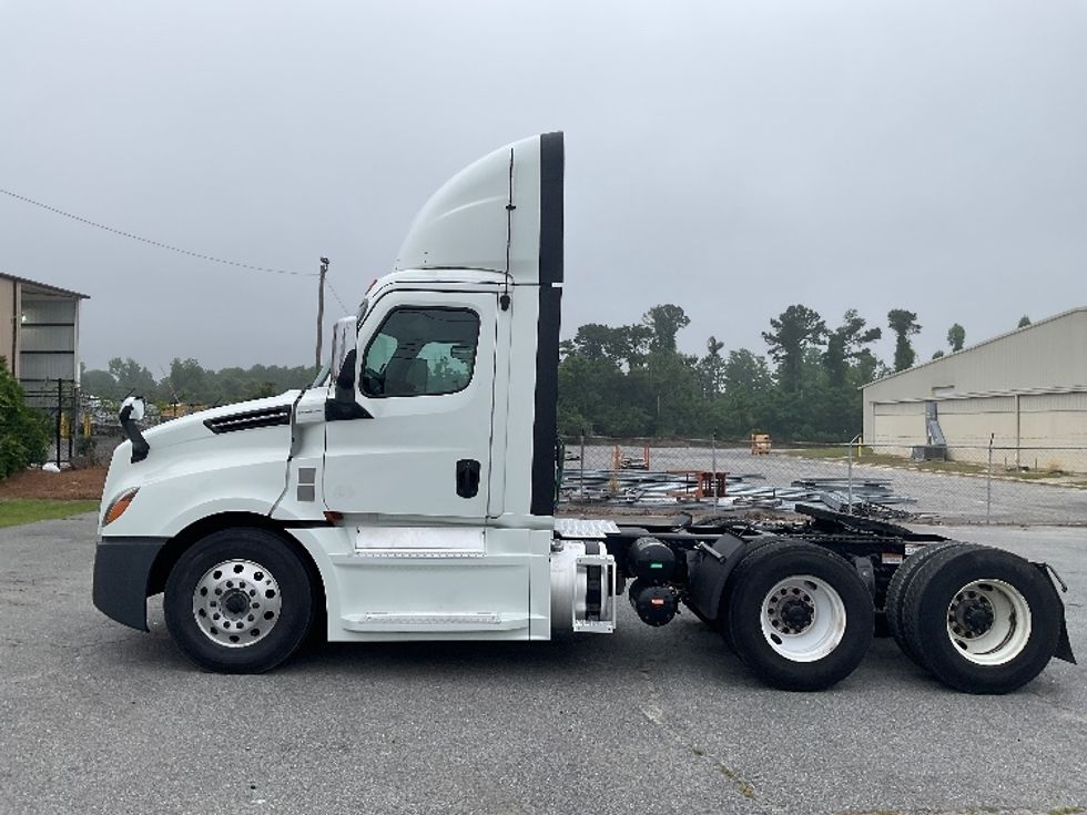 Day Cab Tractor-Heavy Duty Tractors-Freightliner-2020-T12664ST-Valdosta-GA-614,948\n\t\tmiles-$ 34,500 - Image 4