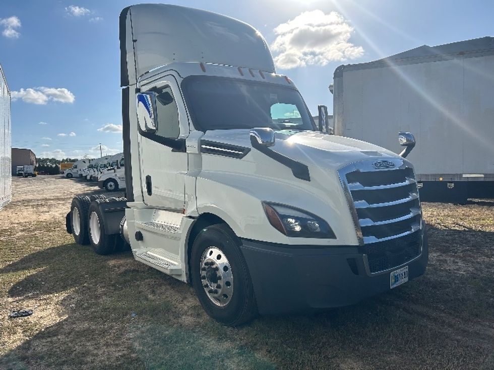 Day Cab Tractor-Heavy Duty Tractors-Freightliner-2020-T12664ST-Valdosta-GA-757,214\n\t\tmiles-$ 12,000 - Image 1