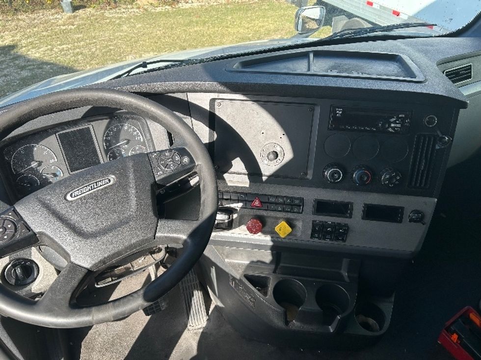 Day Cab Tractor-Heavy Duty Tractors-Freightliner-2020-T12664ST-Valdosta-GA-757,214\n\t\tmiles-$ 12,000 - Image 11