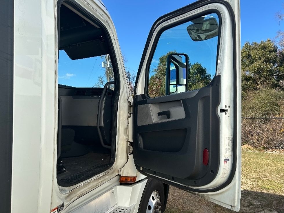 Day Cab Tractor-Heavy Duty Tractors-Freightliner-2020-T12664ST-Valdosta-GA-757,214\n\t\tmiles-$ 12,000 - Image 12