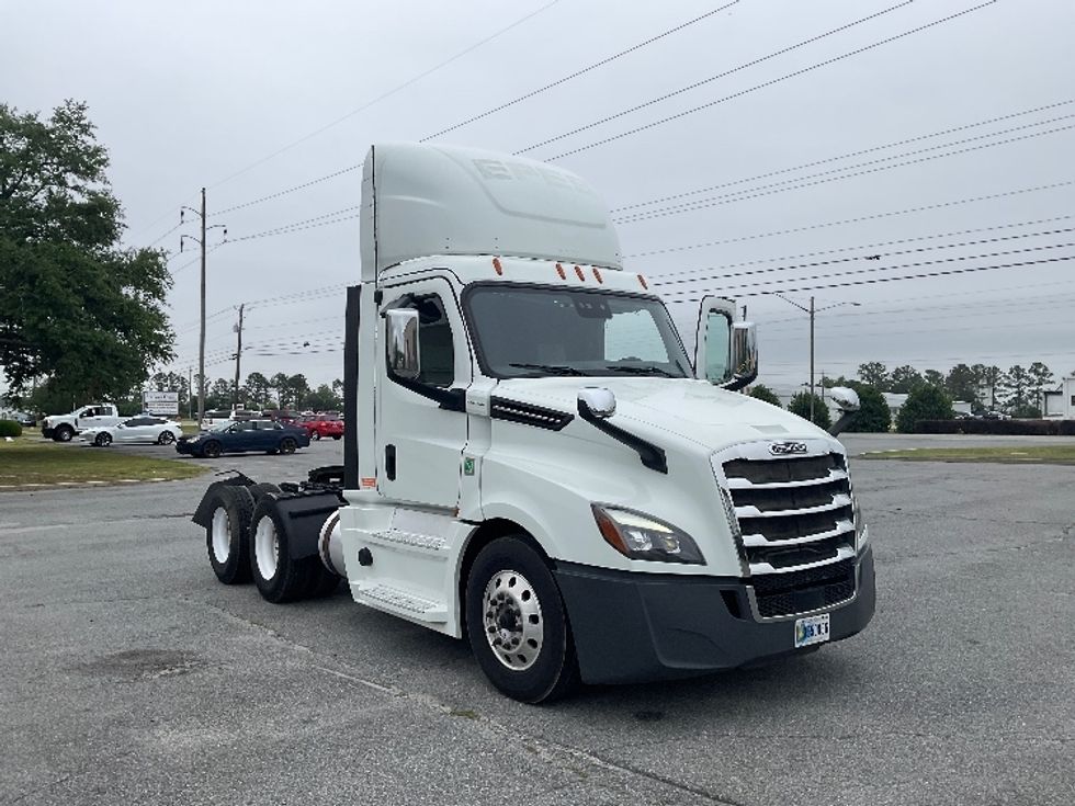 Day Cab Tractor-Heavy Duty Tractors-Freightliner-2020-T12664ST-Valdosta-GA-858,335\n\t\tmiles-$ 30,250 - Image 1