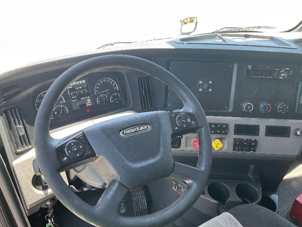 Day Cab Tractor-Heavy Duty Tractors-Freightliner-2020-T12664ST-Valdosta-GA-858,335\n\t\tmiles-$ 30,250 - Image 10