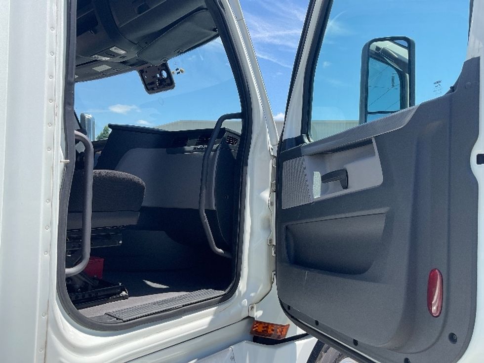 Day Cab Tractor-Heavy Duty Tractors-Freightliner-2020-T12664ST-Valdosta-GA-858,335\n\t\tmiles-$ 30,250 - Image 12