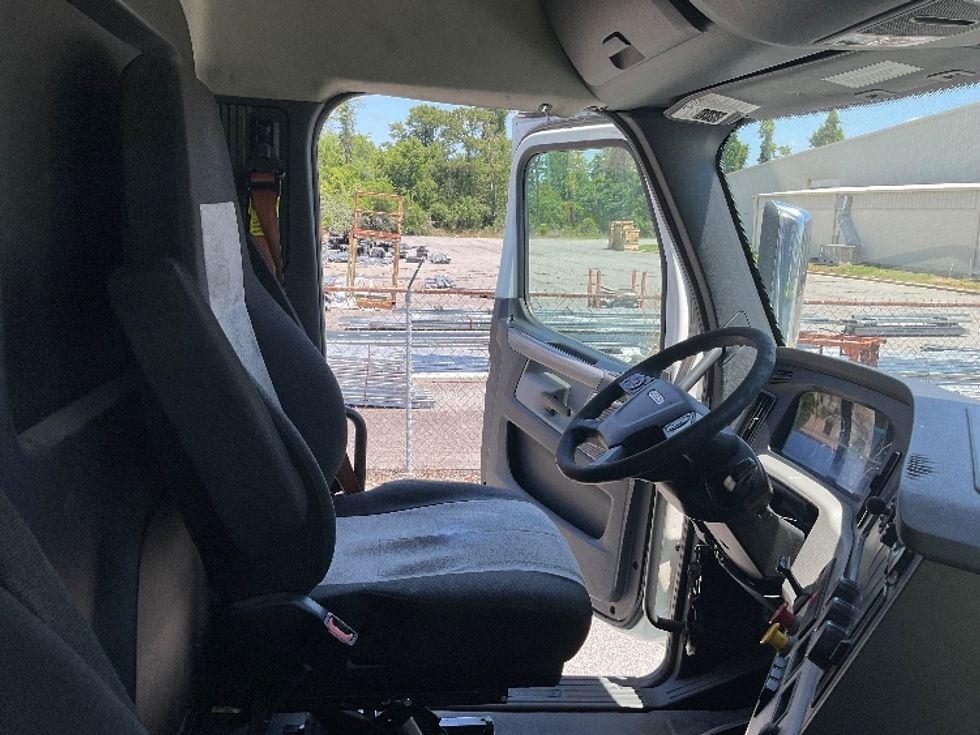 Day Cab Tractor-Heavy Duty Tractors-Freightliner-2020-T12664ST-Valdosta-GA-858,335\n\t\tmiles-$ 30,250 - Image 14
