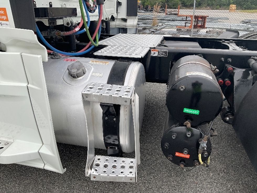 Day Cab Tractor-Heavy Duty Tractors-Freightliner-2020-T12664ST-Valdosta-GA-858,335\n\t\tmiles-$ 30,250 - Image 17