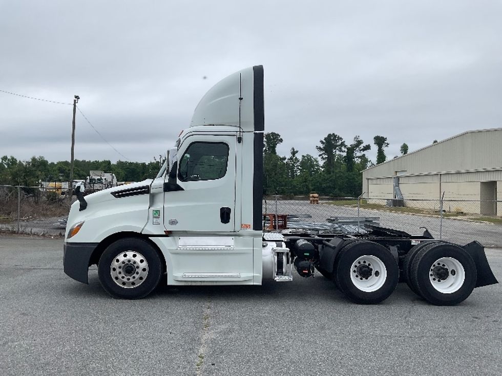 Day Cab Tractor-Heavy Duty Tractors-Freightliner-2020-T12664ST-Valdosta-GA-858,335\n\t\tmiles-$ 30,250 - Image 4