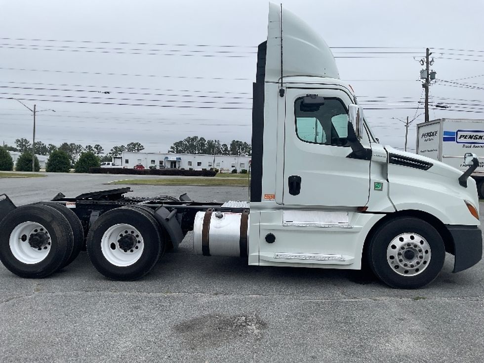 Day Cab Tractor-Heavy Duty Tractors-Freightliner-2020-T12664ST-Valdosta-GA-858,335\n\t\tmiles-$ 30,250 - Image 8