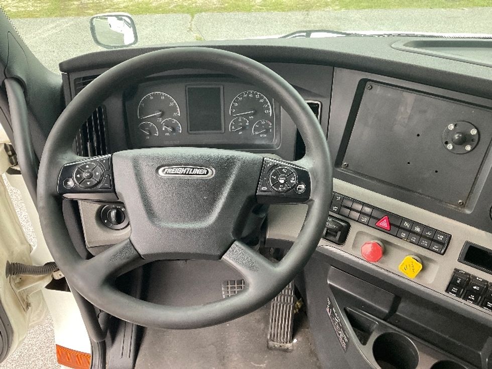 Day Cab Tractor-Heavy Duty Tractors-Freightliner-2020-T12664ST-Valdosta-GA-886,885\n\t\tmiles-$ 30,500 - Image 11