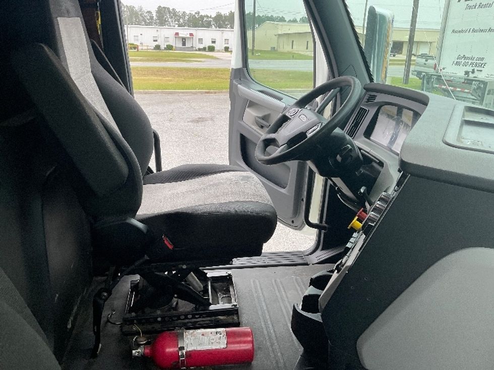 Day Cab Tractor-Heavy Duty Tractors-Freightliner-2020-T12664ST-Valdosta-GA-886,885\n\t\tmiles-$ 30,500 - Image 14