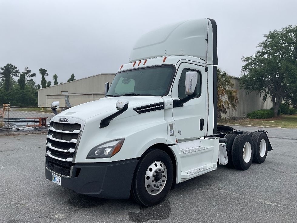 Day Cab Tractor-Heavy Duty Tractors-Freightliner-2020-T12664ST-Valdosta-GA-886,885\n\t\tmiles-$ 30,500 - Image 3
