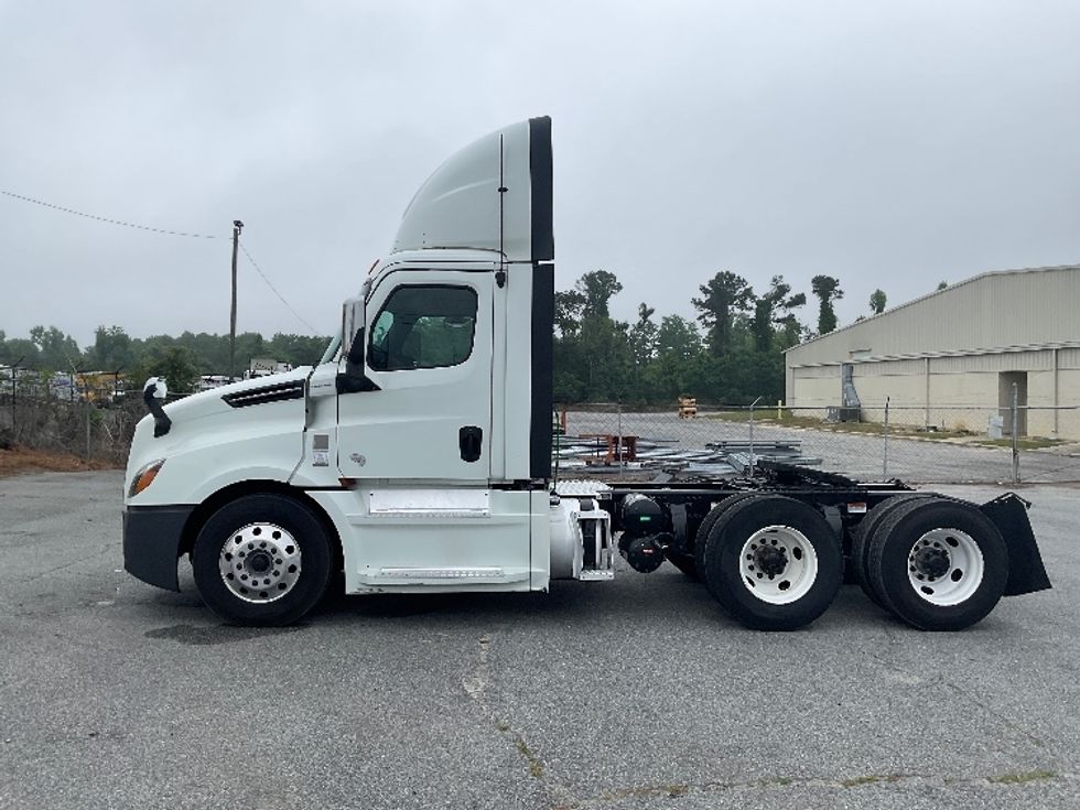Day Cab Tractor-Heavy Duty Tractors-Freightliner-2020-T12664ST-Valdosta-GA-886,885\n\t\tmiles-$ 30,500 - Image 4