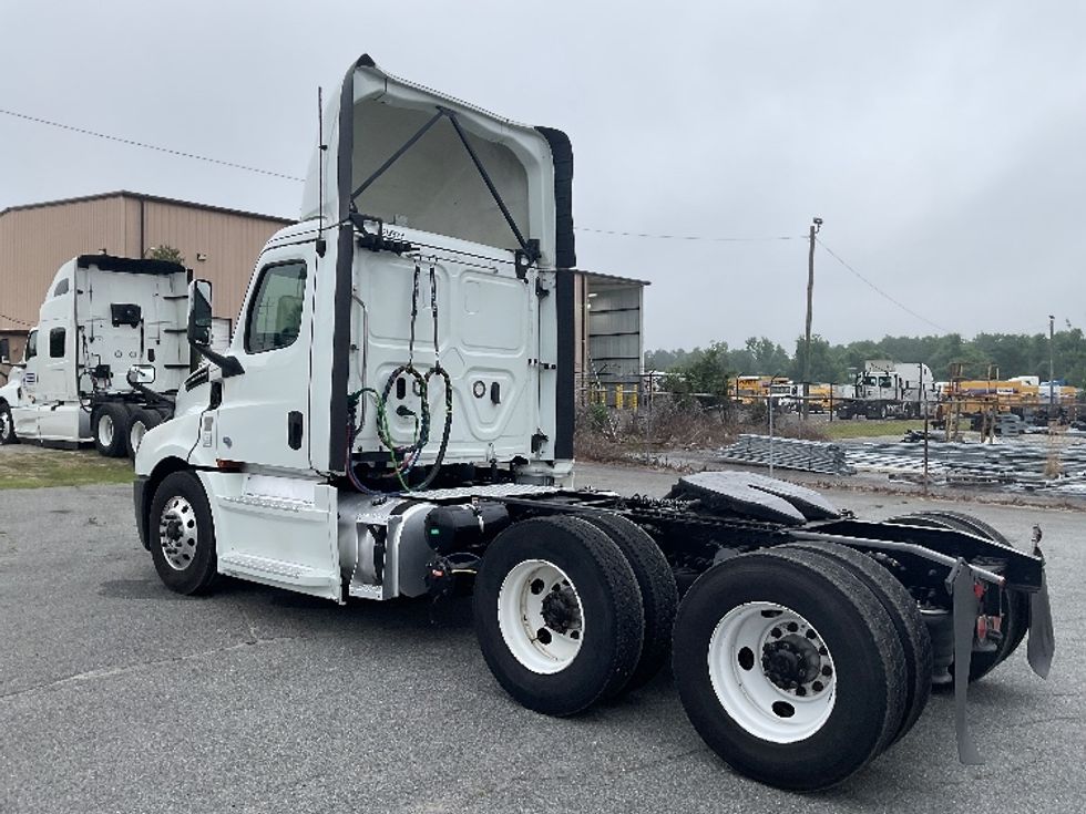 Day Cab Tractor-Heavy Duty Tractors-Freightliner-2020-T12664ST-Valdosta-GA-886,885\n\t\tmiles-$ 30,500 - Image 5