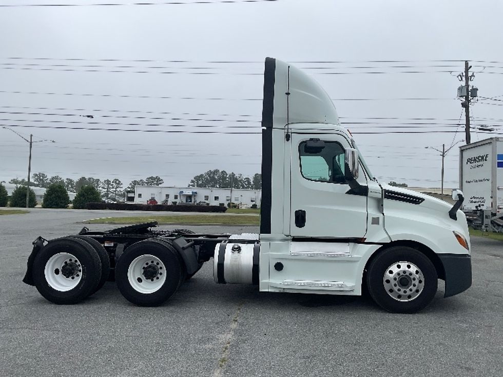 Day Cab Tractor-Heavy Duty Tractors-Freightliner-2020-T12664ST-Valdosta-GA-886,885\n\t\tmiles-$ 30,500 - Image 8