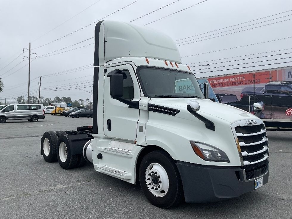 Day Cab Tractor-Heavy Duty Tractors-Freightliner-2020-T12664ST-Valdosta-GA-909,204\n\t\tmiles-$ 30,500 - Image 1