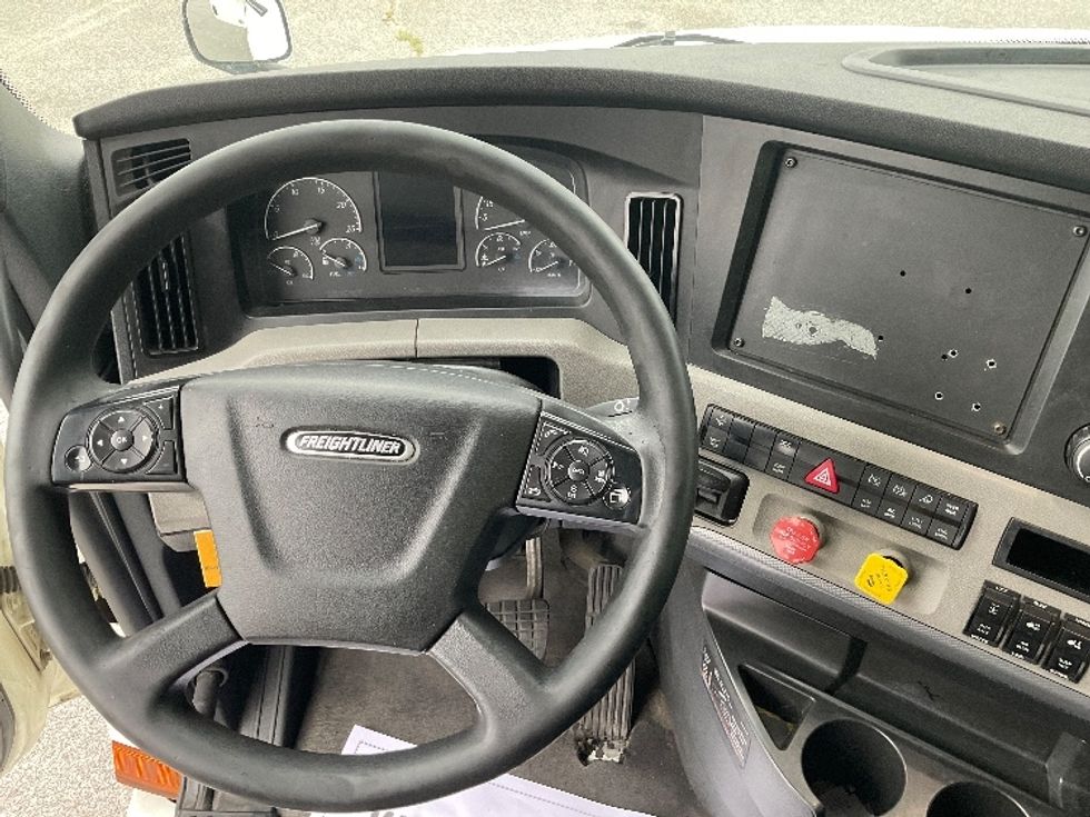 Day Cab Tractor-Heavy Duty Tractors-Freightliner-2020-T12664ST-Valdosta-GA-909,204\n\t\tmiles-$ 30,500 - Image 11